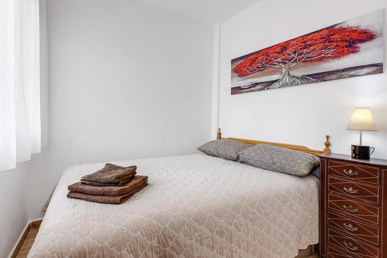 Apartment Caballero De Rodas Torrevieja Exterior foto